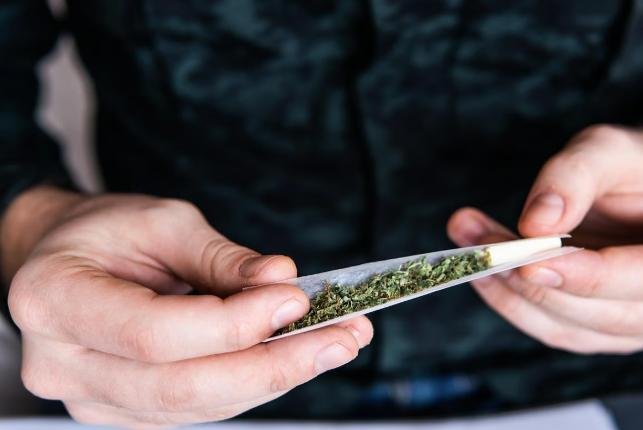 Studie spojuje užívání konopí s časnými příznaky poškození srdce