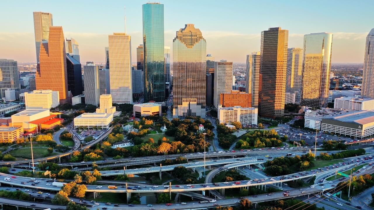 Texas rozšiřuje program léčebné marihuany uprostřed debaty o konopí a THC